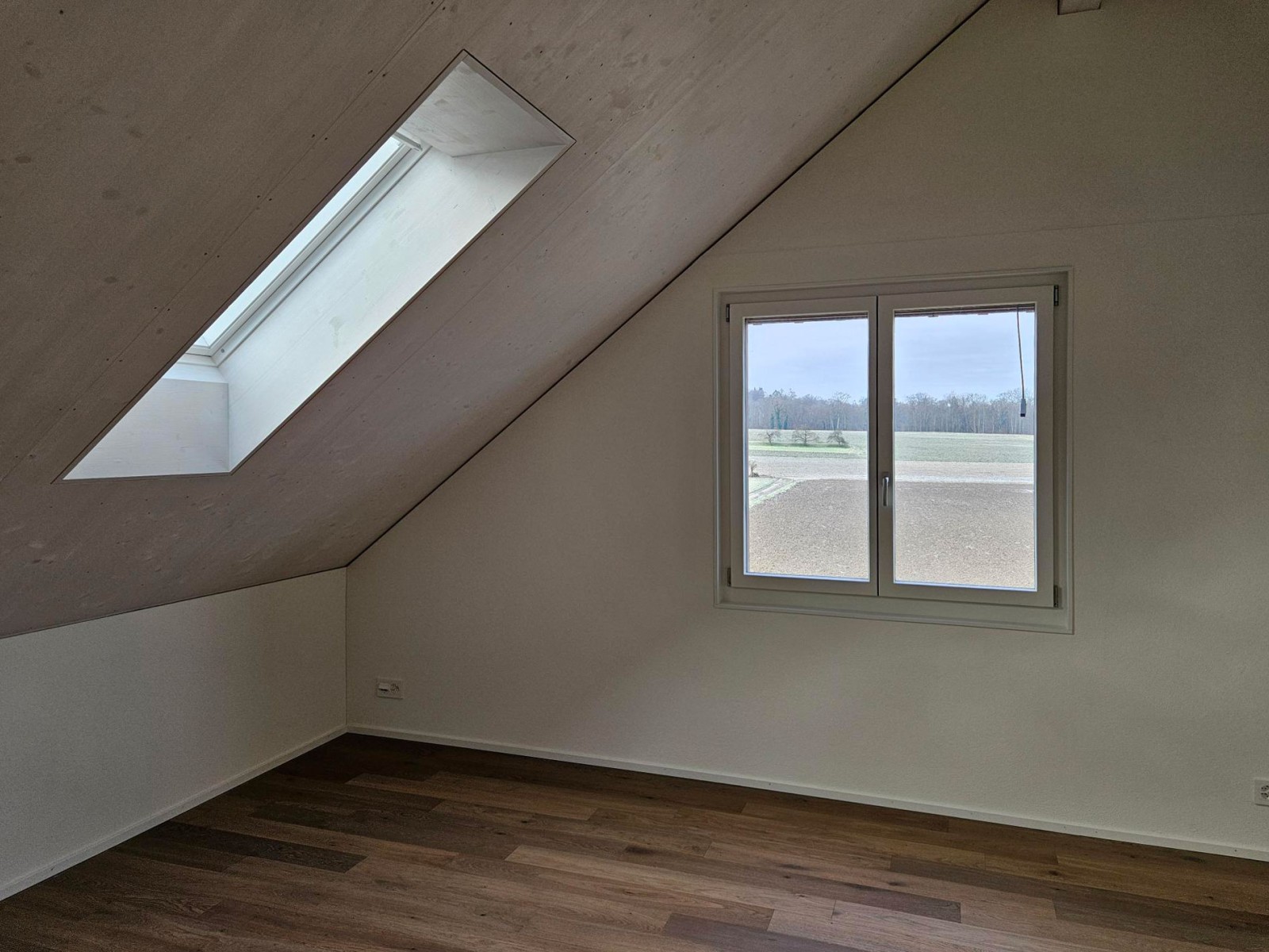 08.01.2025 Das Haus 29d ist fertiggestellt und an die Käufer übergeben, welche es dieses Wochenende beziehen. Die Häuser 29a,b,c ist die Gebäudehülle fertig erstellt – sie können nach den individuellen Wünschen von Käufern ab sofort innen ausgebaut werden. Von den Nachbarhäuser 31c und d wird zurzeit der Holzelementbau montiert.